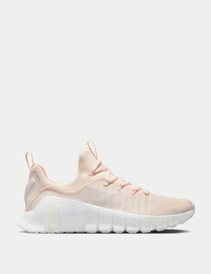 Free Metcon 6 Shoes - Chalk/Pure Platinum/Summit White Free Metcon 6 Shoes - Black/White