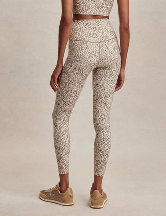 FreeSoft High Waisted Legging 25 - Ivory Abstract Feather FreeSoft High Waisted Legging 25 - Ivory Abstract Feather