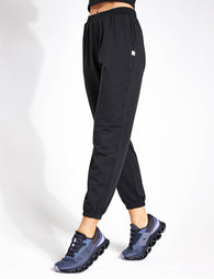 Vuori | Boyfriend Jogger - Black Heather | The Sports Edit