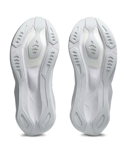 ASICS Novablast 6 - Whiteimages6- The Sports Edit