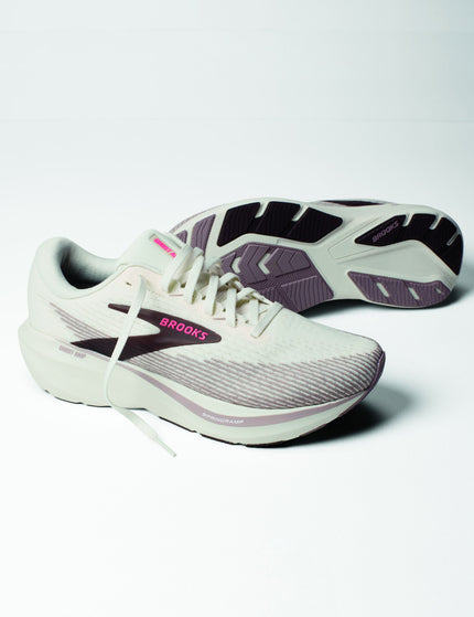 Brooks Ghost Amp - Arctic Wolf/Dove/Pinkimages7- The Sports Edit