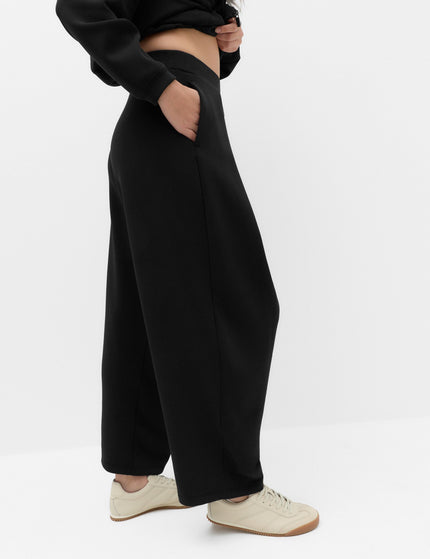 Goodmove Sandwash Supersoft Pleated Barrel Leg Jogger - Blackimages1- The Sports Edit