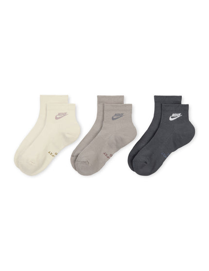 Nike Everyday Elevated Ankle Socks (3 Pairs) - Beige/Greyimages2- The Sports Edit