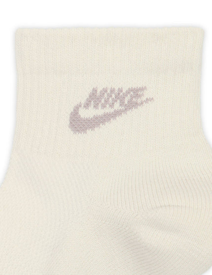 Nike Everyday Elevated Ankle Socks (3 Pairs) - Beige/Greyimages4- The Sports Edit
