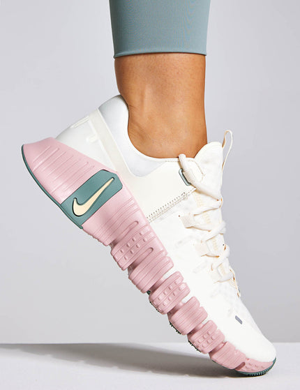 Nike Free Metcon 5 Shoes - Pale Ivory/Ice Peach/Light Silverimages8- The Sports Edit
