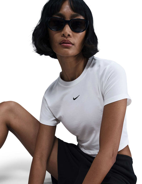 ★★Nike★★ Sportswear Chill Knit Crop T-shirt W Black Whit Nike Sportswear Chill Knit Women's Cropped T-Shirt. Nike.com