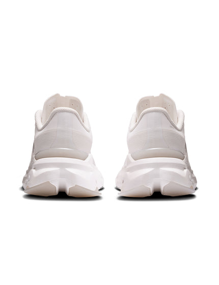 ON Running Cloudpulse 2 - Whiteimages3- The Sports Edit