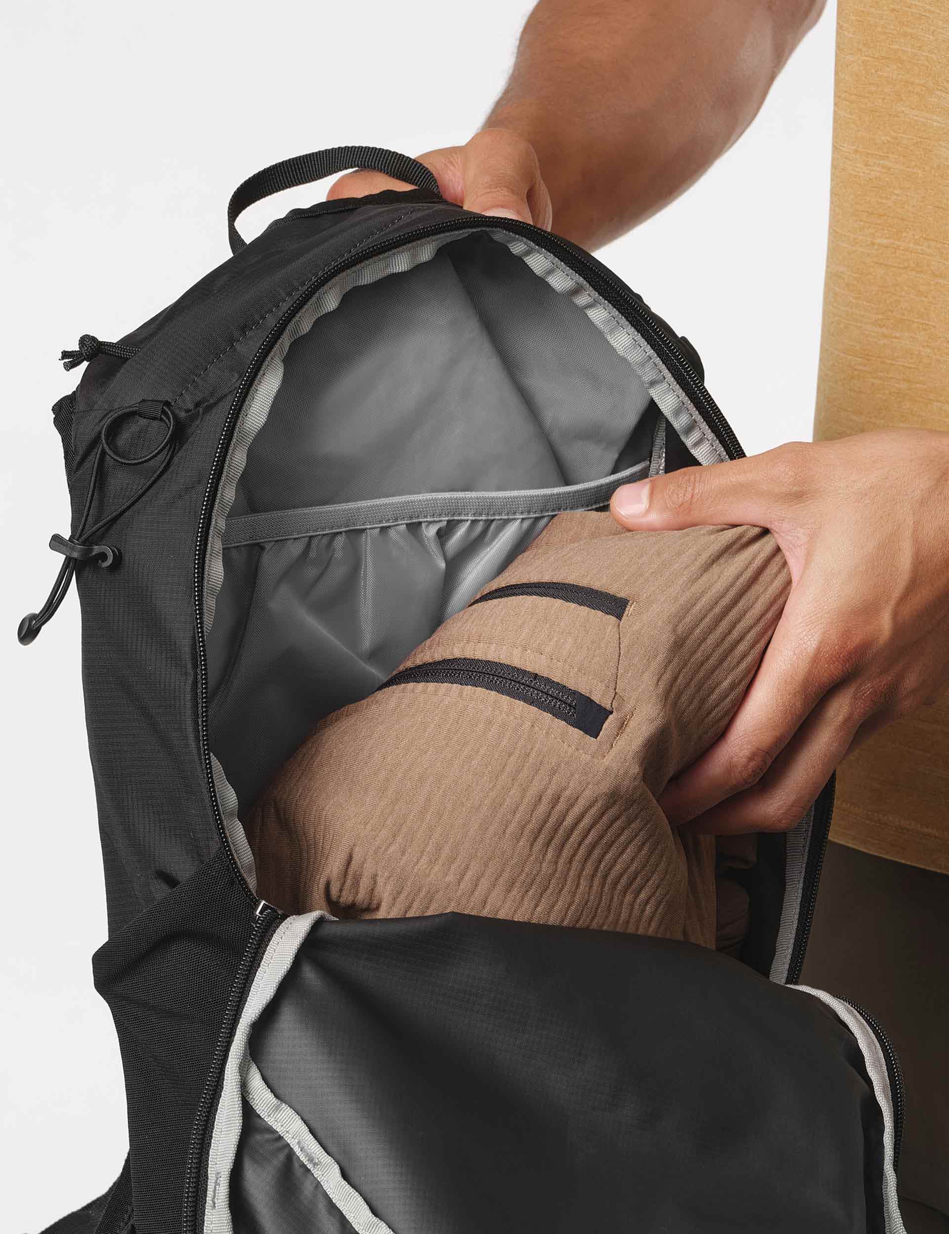 Salomon Trailblazer 30 Black/Alloy The Sports Edit