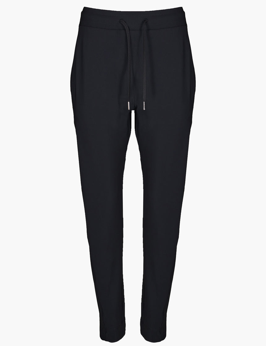 thumbnail interactive-video image 1 of Sweaty Betty Explorer 25 Capri Trousers – Women’s Lightweight, Black, Size L, Cropped 1 of 5