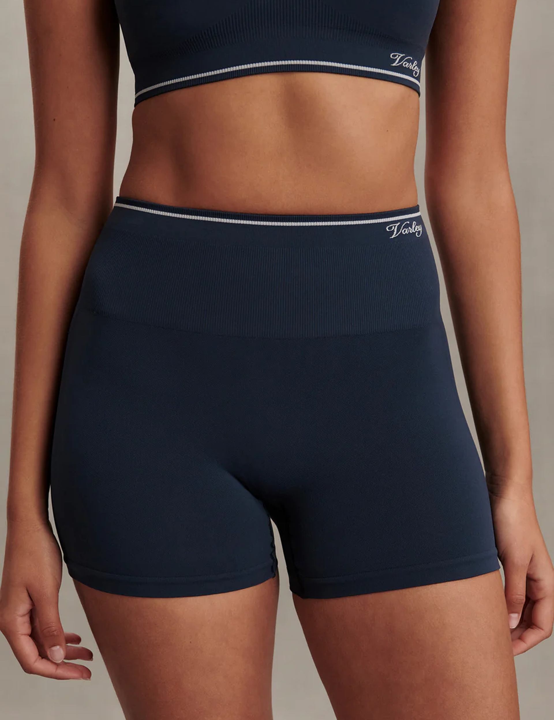 Chihiro Seamless Short 4" Nights