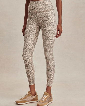 FreeSoft High Waisted Legging 25 - Ivory Abstract Feather