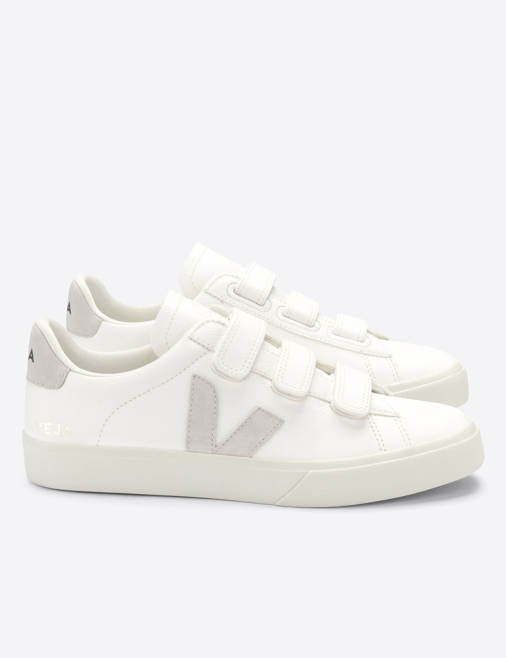 Veja | Recife Leather Trainers - White Natural | The Sports Edit