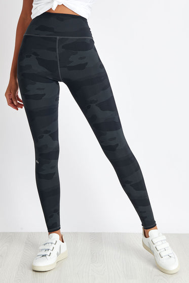 Alo Yoga High Waisted Vapor Legging - Black Camoimages5- The Sports Edit