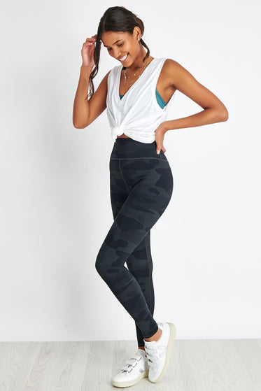 Alo Yoga High Waisted Vapor Legging - Black Camoimages4- The Sports Edit