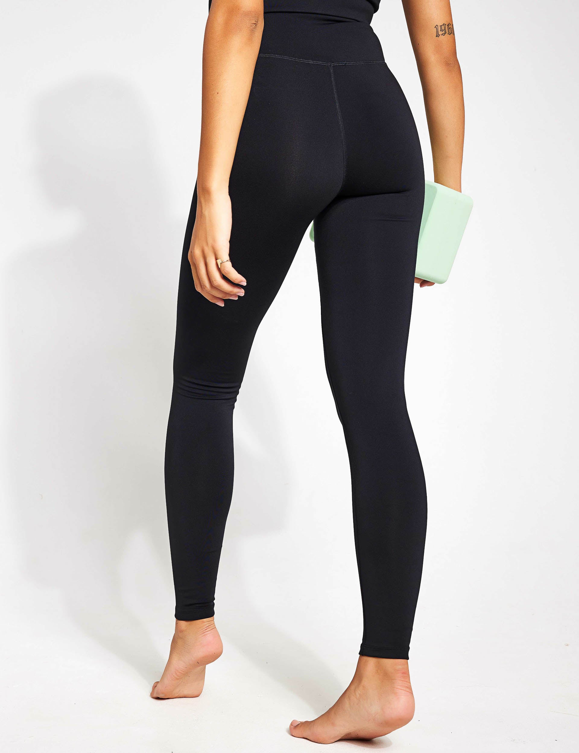 3,000+ Shoppers Bought These Now-$15 Amazon Leggings in the Past Month