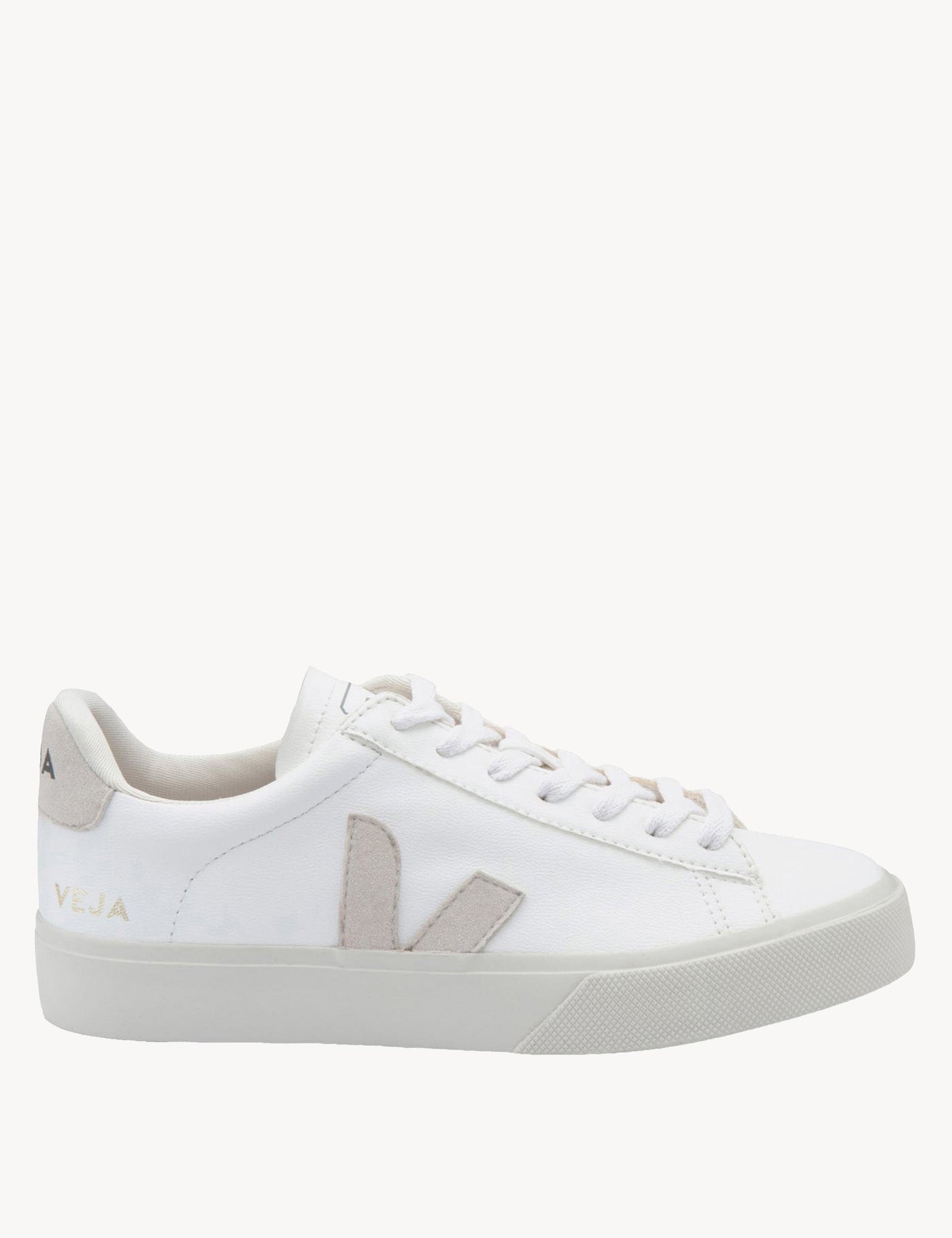 Veja | Campo Leather Trainers - White Natural | The Sports Edit