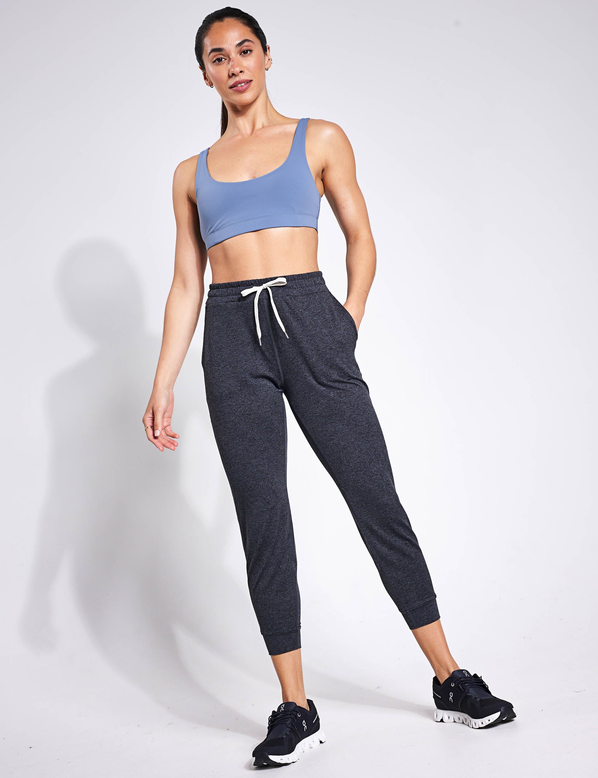 Vuori Performance Jogger Charcoal Heather The Sports Edit vuori-performance-jogger-charcoal-heather-the-sports-edit