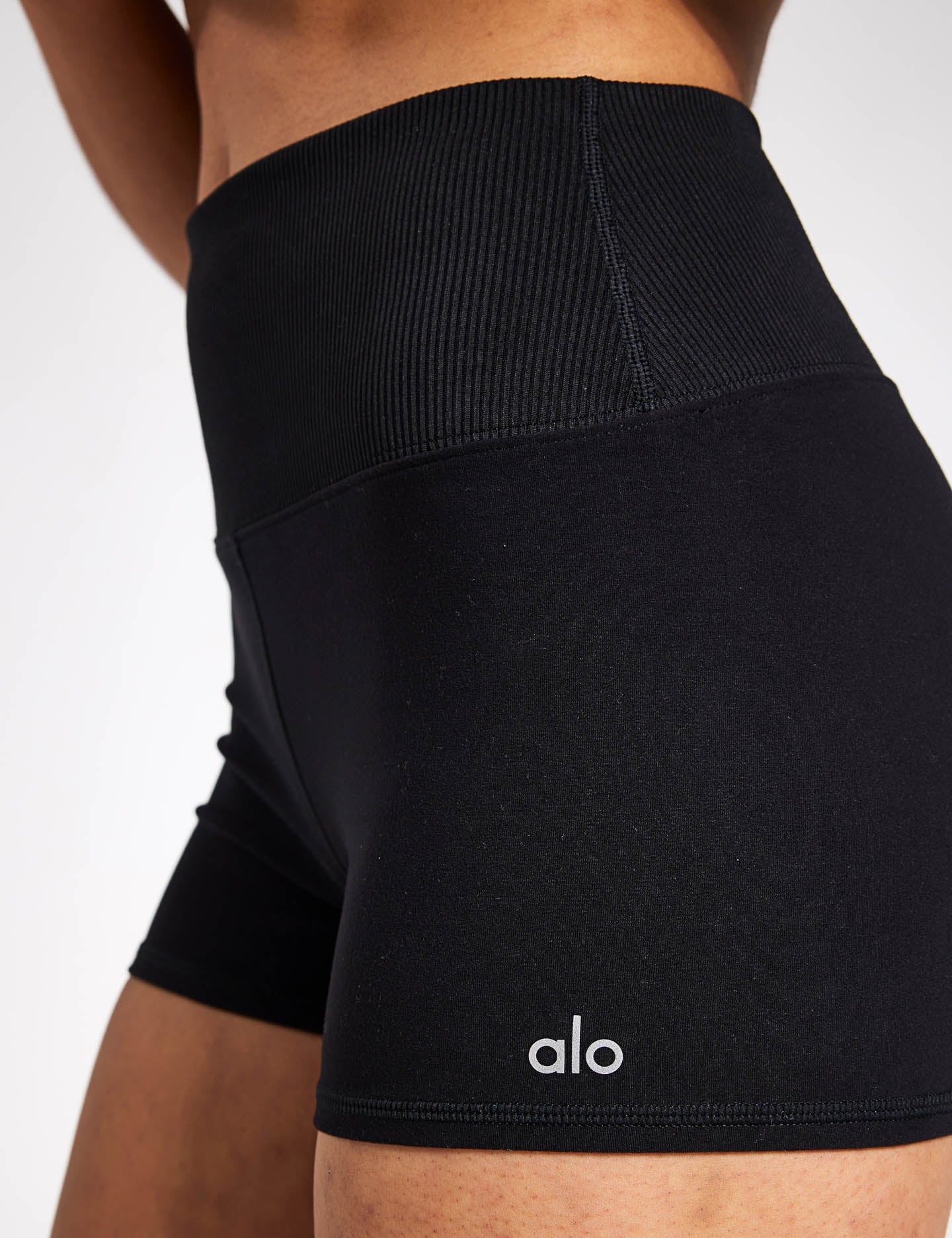 Alosoft Aura Short from alo ($56) @thepitmansisters #pitmansisters