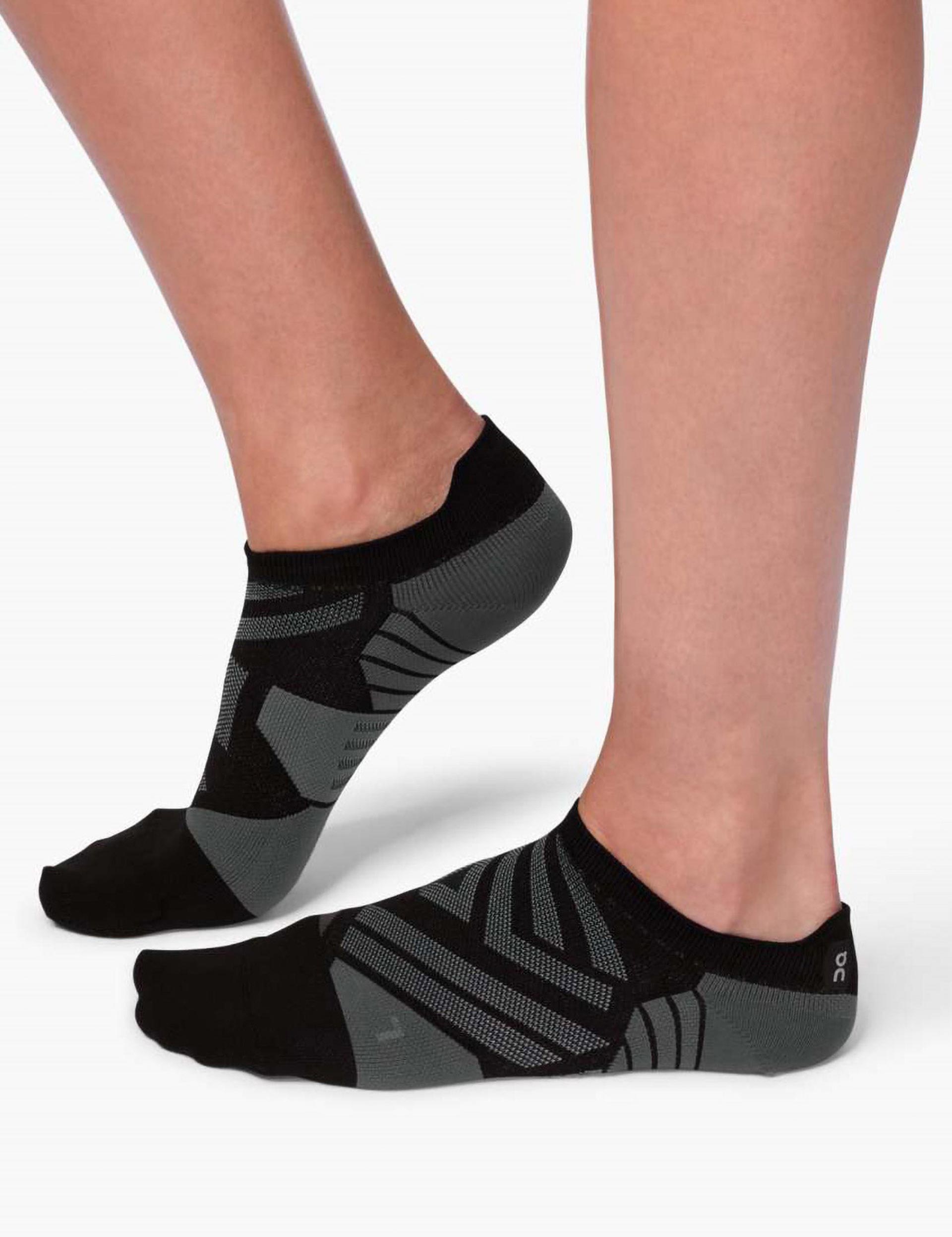 ON Running Low Sock - Black/Shadow | Women'simages3- The Sports Edit