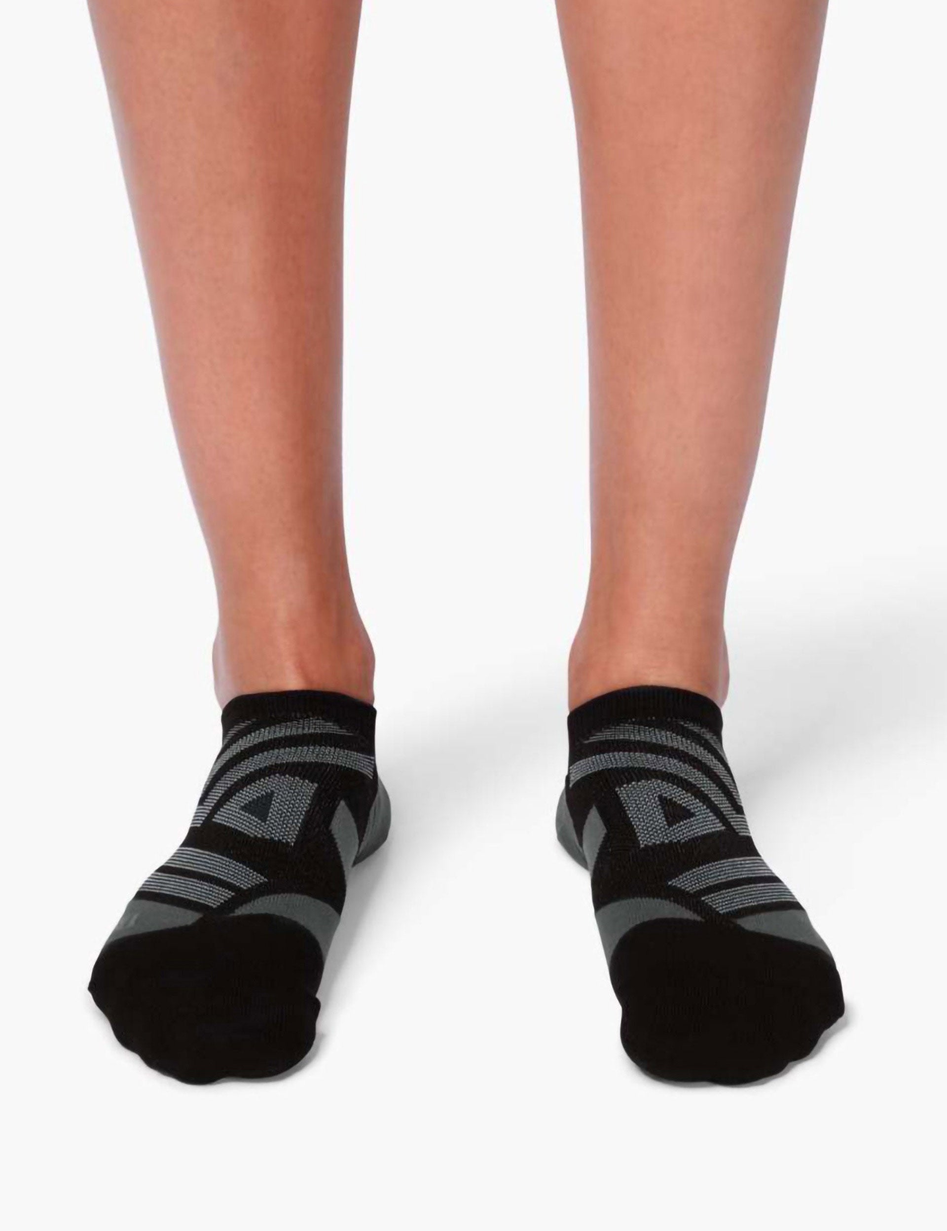 ON Running Low Sock - Black/Shadow | Women'simages2- The Sports Edit